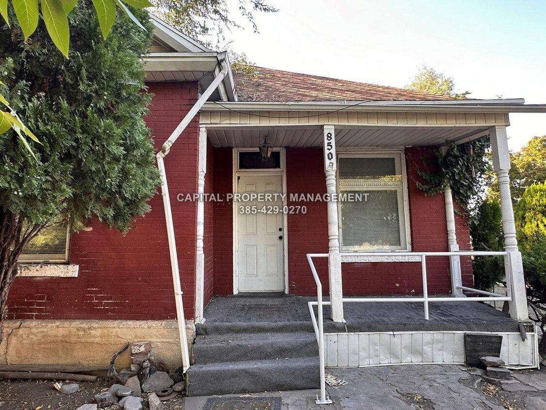 Primary Photo - 2 Bedroom Home with Fully Fenced Yard