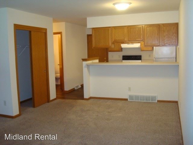 Building Photo - 6801-6925 Chester Dr