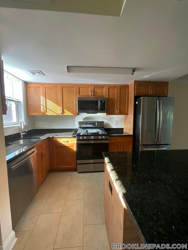 Building Photo - 94 Thornton Rd