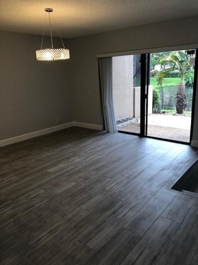 Foto del edificio - 22028 Las Brisas Cir