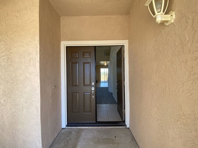 Building Photo - Spacious Four Bedroom Two Story Home in Oc...