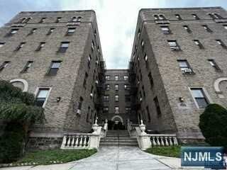 Primary Photo - 1 Palisades