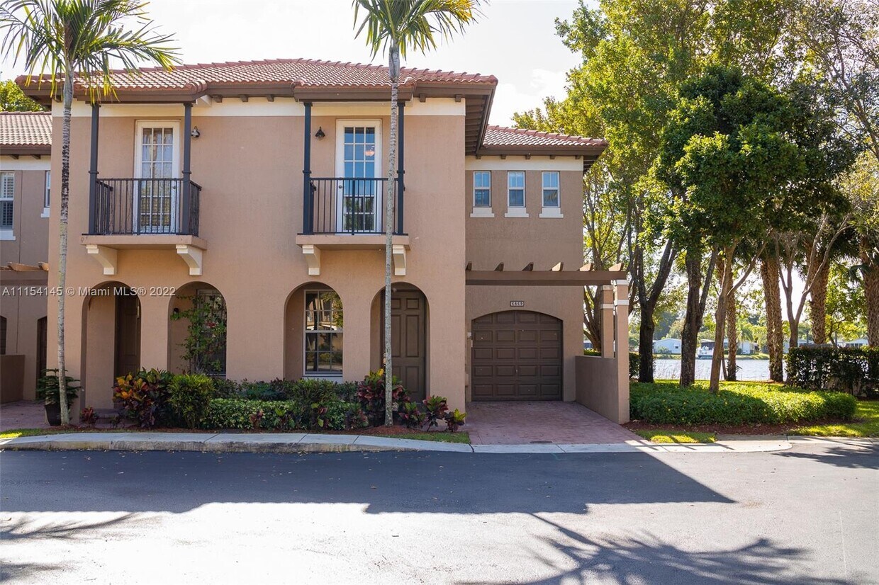 Foto principal - 6869 Julia Gardens Dr