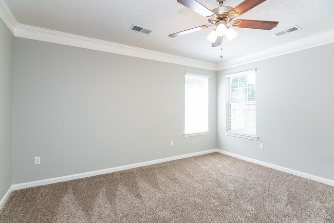 Building Photo - 9761 Dogwood Ct W