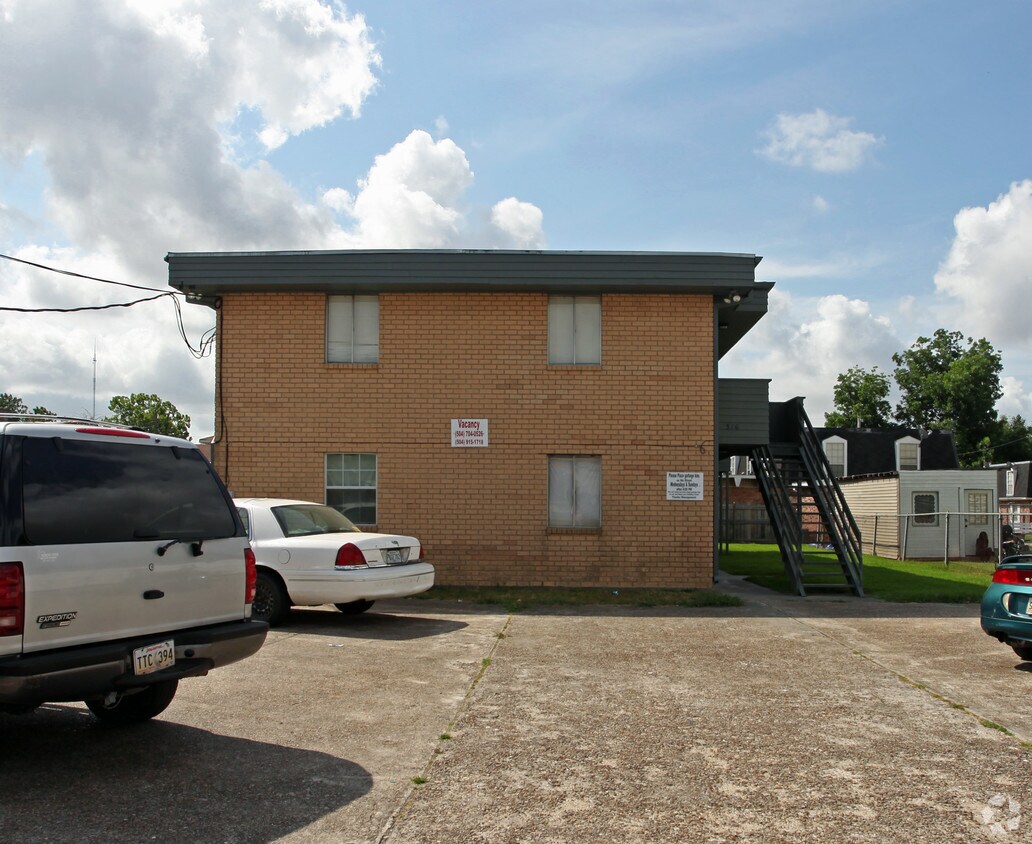 Building Photo - 316 8th St
