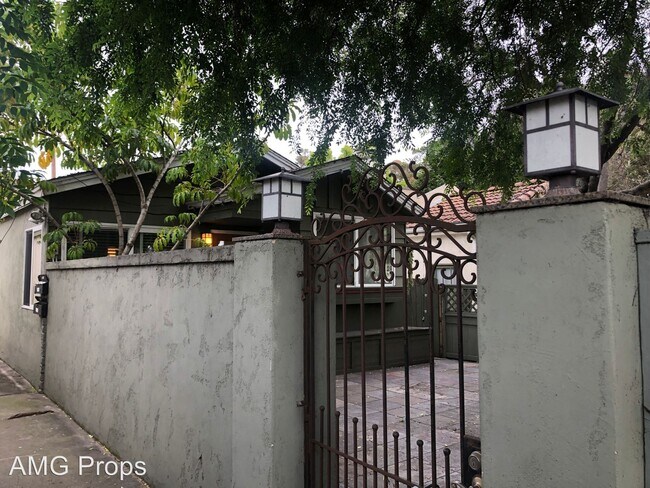 Foto del edificio - 3417-3419 Arnold Ave