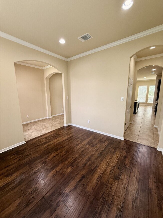 Foto del edificio - 10307 Bryson Dr