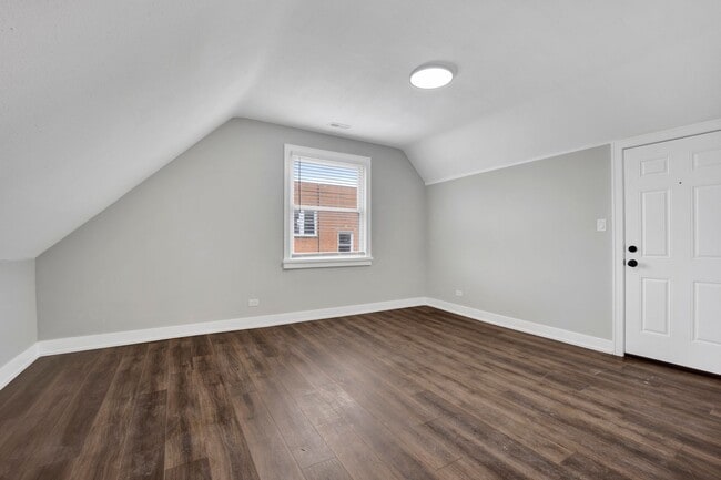 Photo - 3040 W Medill Ave Apartment