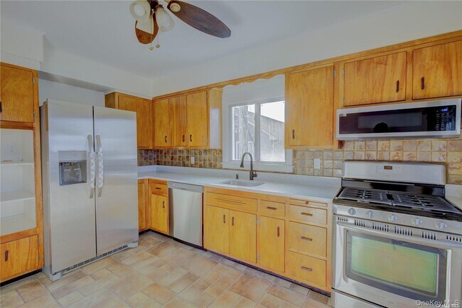 Foto del edificio - 670 W Beech St