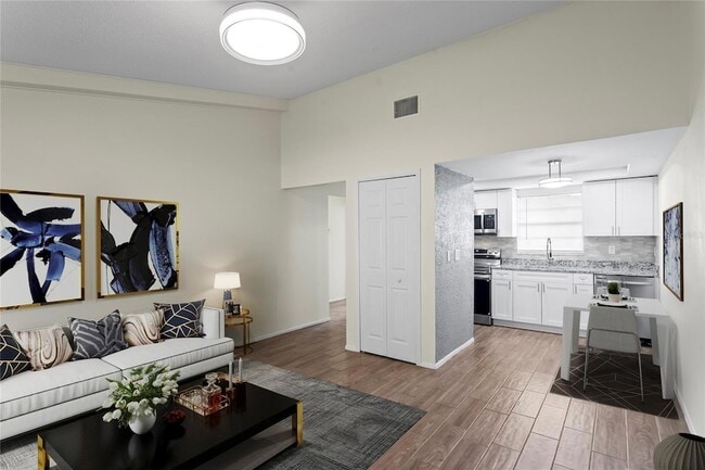 Foto del edificio - 13046 Leverington St