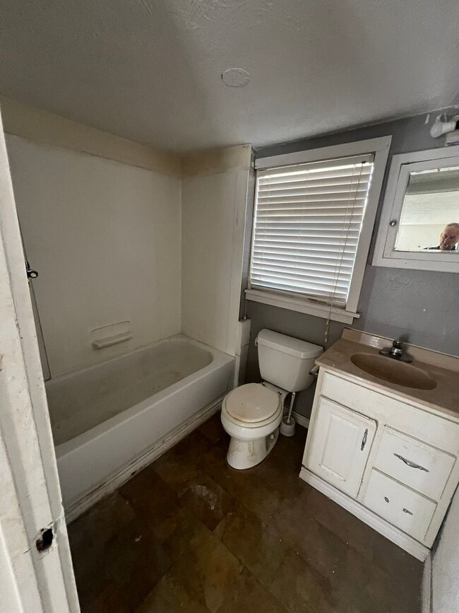 Building Photo - Six Month Lease