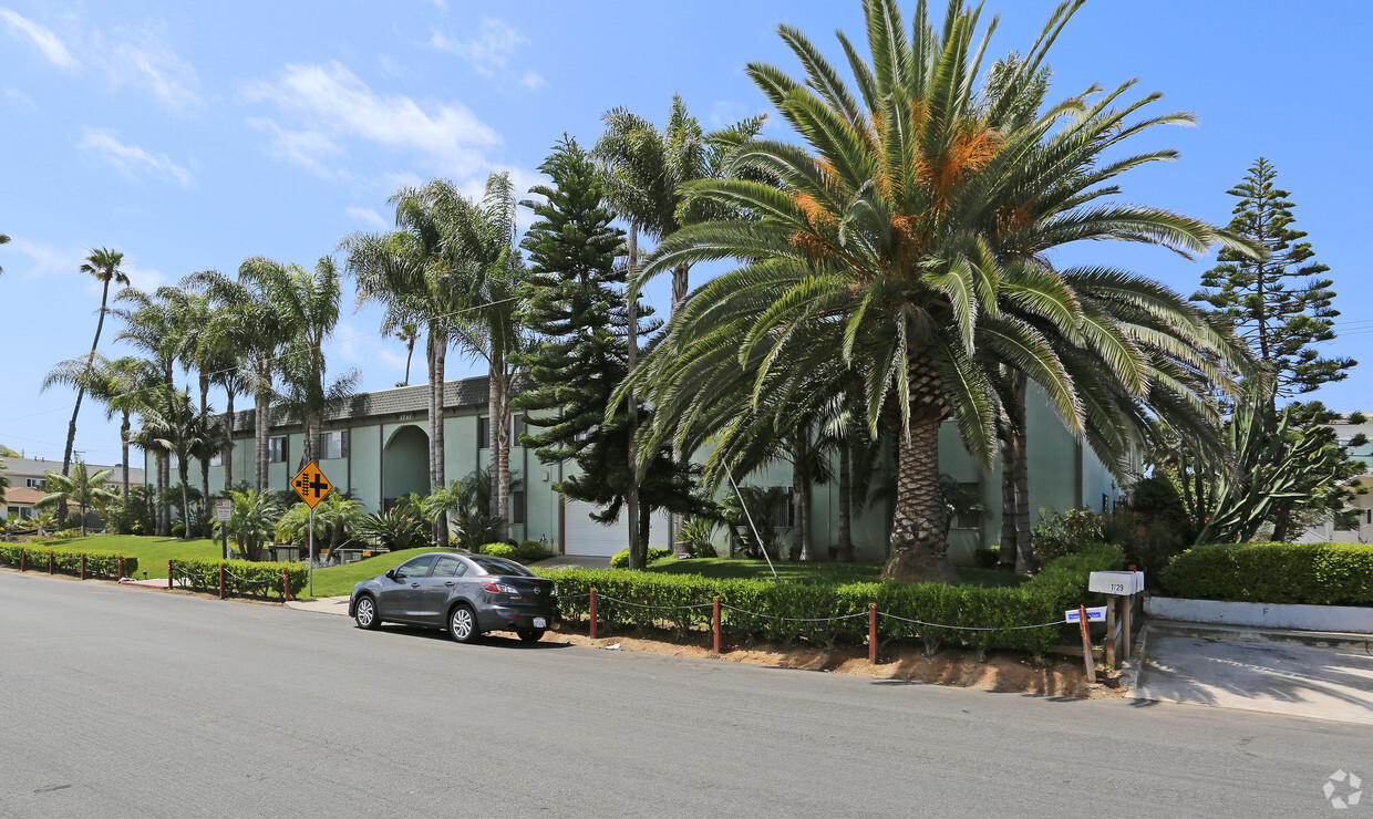 Building Photo - St. Malo Surf Apartments