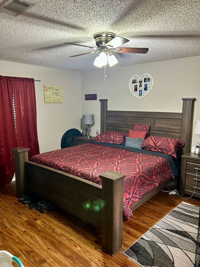 Foto del edificio - HOME AVAILABLE IN CENTRAL HEIGHTS!!! NO PE...