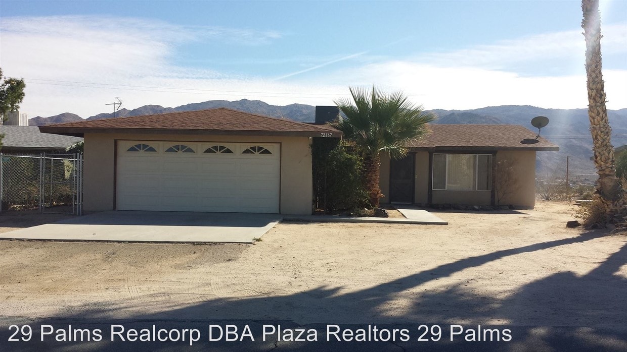 Primary Photo - 72367 El Paseo Dr