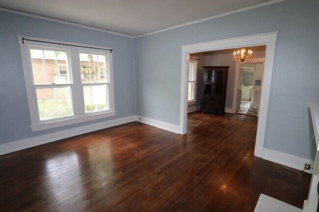 Building Photo - CENTRAL GARDENS BUNGALOW