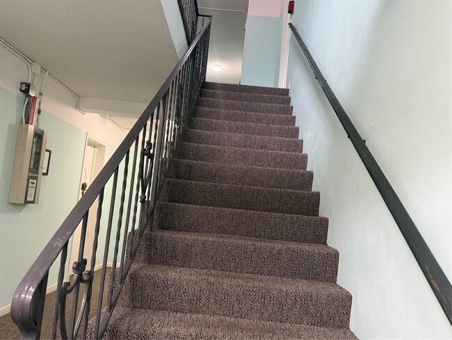 Building Photo - 412 S Cypress Rd