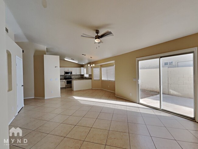 Foto del edificio - 8520 W Palm Ln