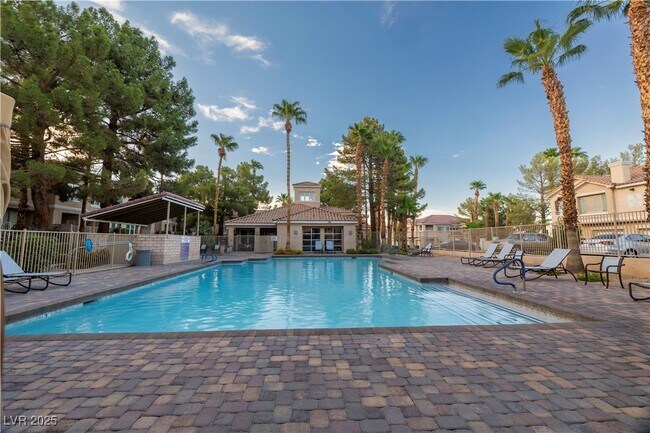 Foto del edificio - 251 S Green Valley Pkwy