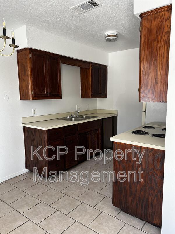 Building Photo - 336 Dogwood