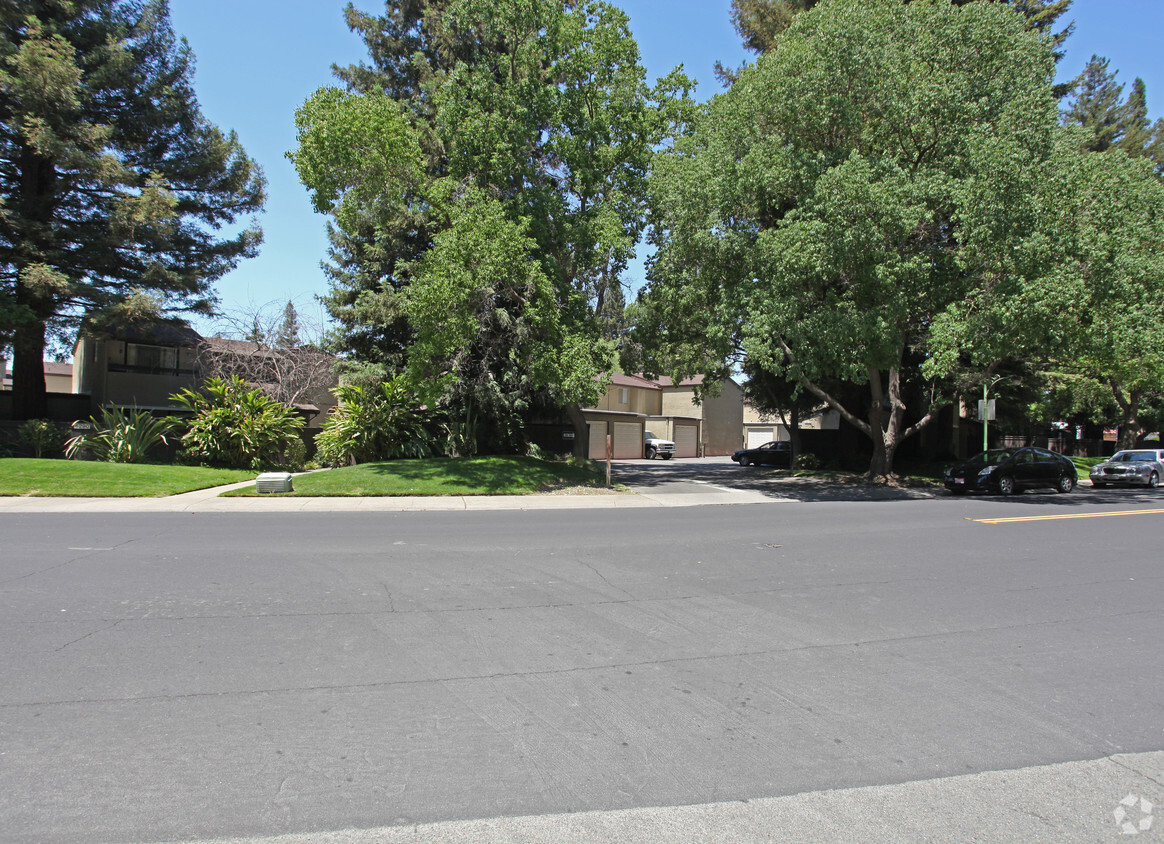 Foto del edificio - River Walk Townhomes