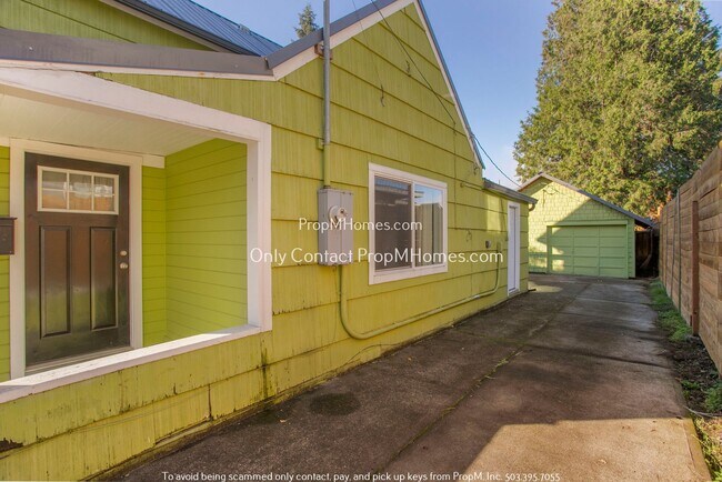 Foto del edificio - Light-Filled Home with Timeless Design Ele...