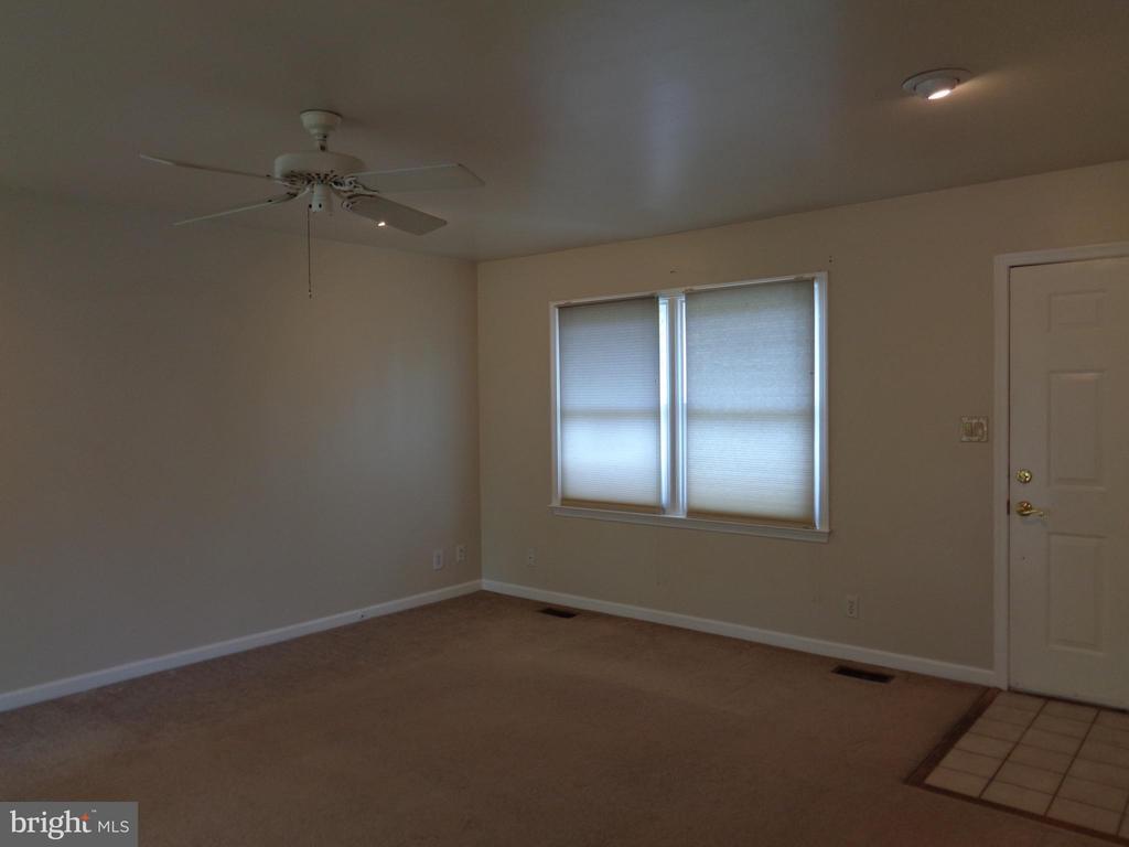 Foto principal - 133 Debra Dr
