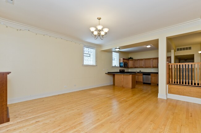 Building Photo - 5444 N Campbell Ave