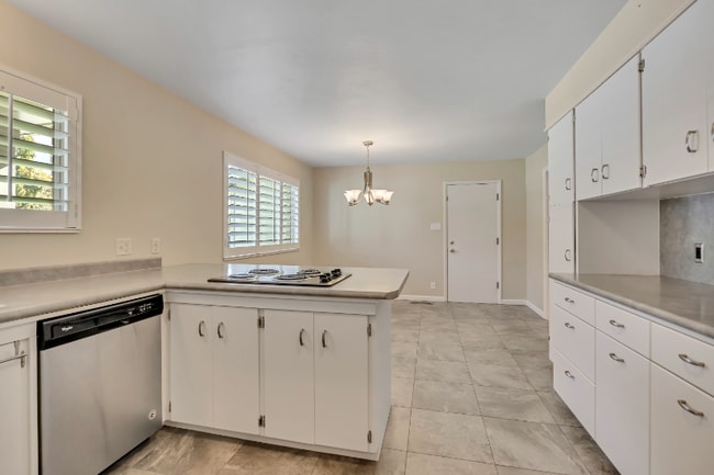 Foto del edificio - 3998 S Oliver Dr