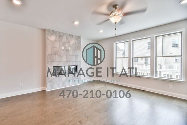 Building Photo - Elegant 4 Bedroom Townhome in Prime Location in Dorvaville