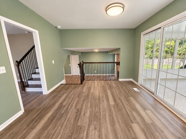 Building Photo - 492 Foster Dr