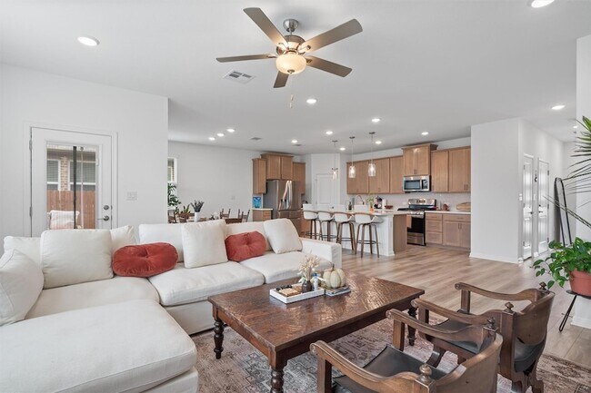 Building Photo - 1617 Purple Martin Dr