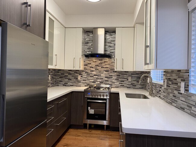 Foto del edificio - 2139 Carlmont Dr