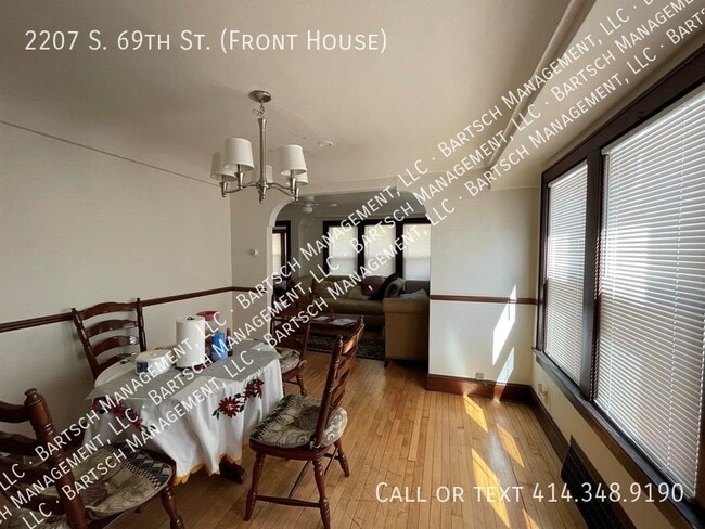 Foto del edificio - 2207 S 69th St