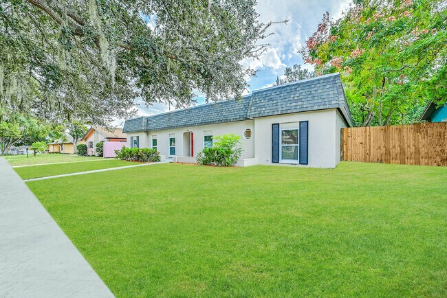 Foto del edificio - 5514 Valley Oak Dr