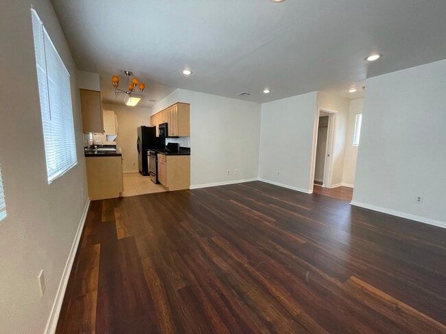 Building Photo - 1311 N Mansfield Ave