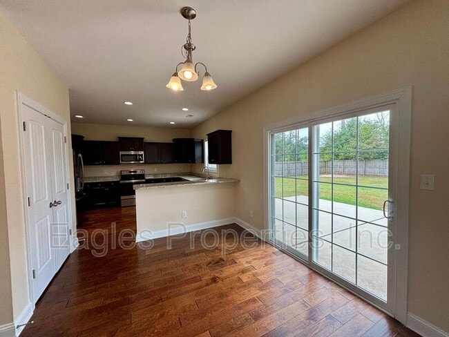 Building Photo - 114 Quail Hollow Dr