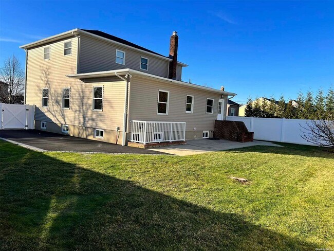 Foto del edificio - 205 N Oak St