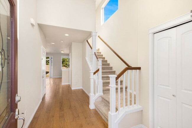 Photo - Bothell 3 Bedroom House with Office Nook 2...