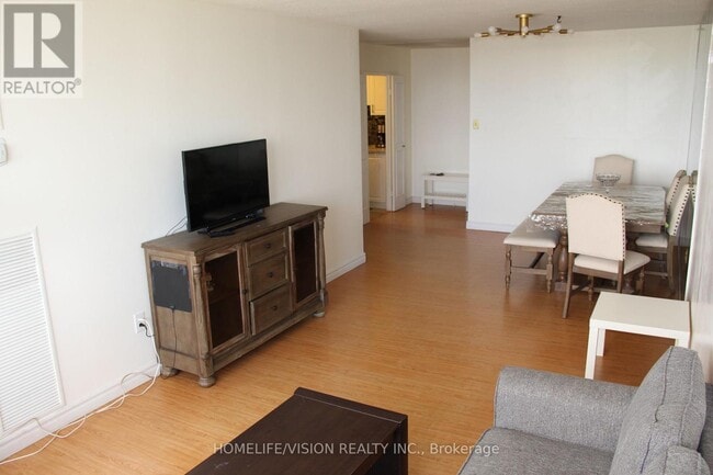 Building Photo - 25 Silver Springs Blvd