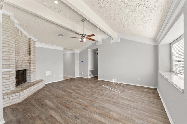 Building Photo - 14003 Vinehill Dr