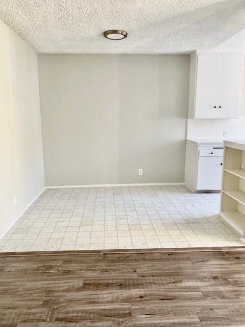 Building Photo - 318 N Ave 57 Ave