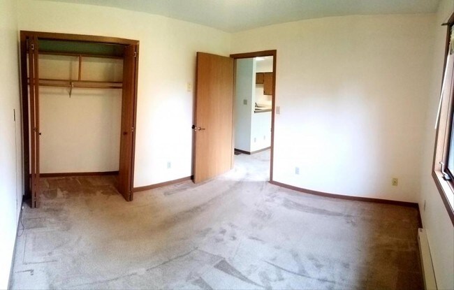 Building Photo - 106 1st St NE Apt #8, DeSmet SD 57231