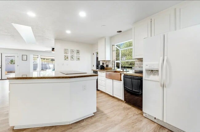 Foto del edificio - 19926 Pine Mountain Dr