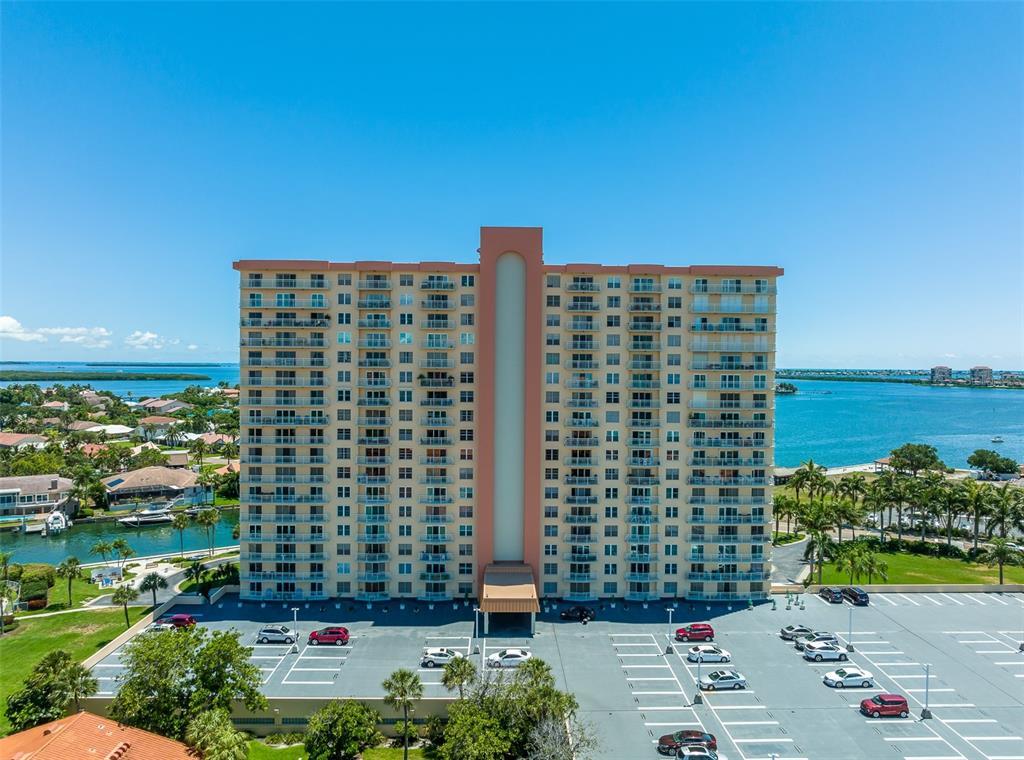 Foto principal - 4900 Brittany Dr S