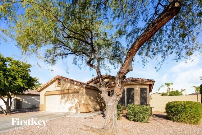 Foto del edificio - 13414 W Port Royale Ln