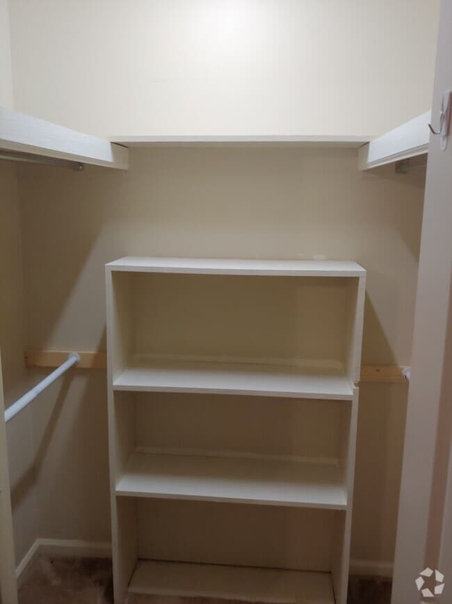 Building Photo - 4001 Hanover Ct