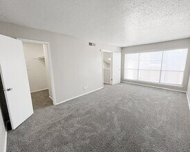 Building Photo - Stone Canyon