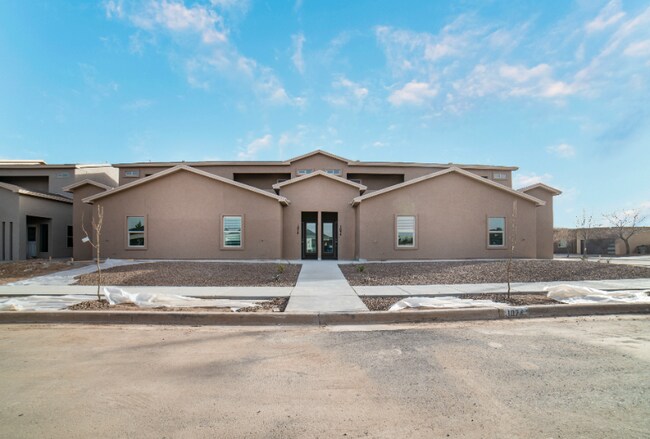 Building Photo - 1060 Hoppas St