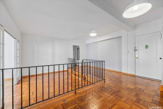 Foto del edificio - 98-41 64th Rd