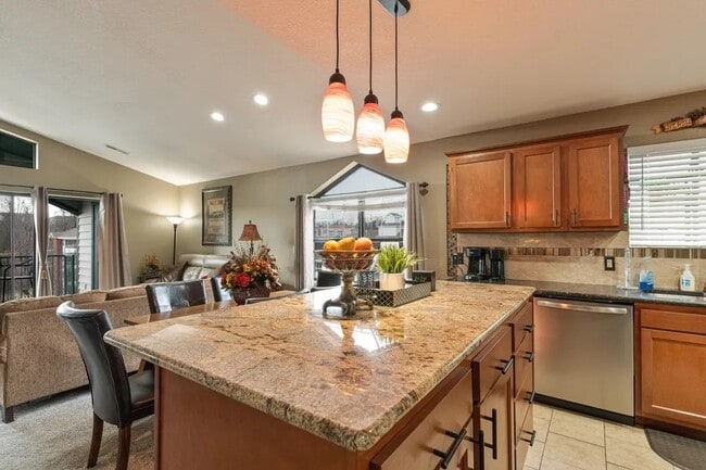 Building Photo - 2700 Green Mountain Dr